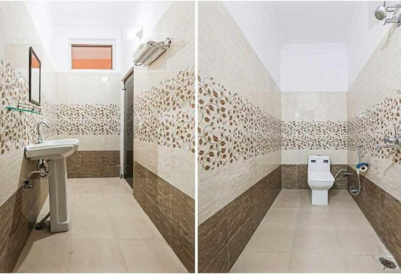 اتاق کلاسیک سه تخته, Collection O Hotel Midnight