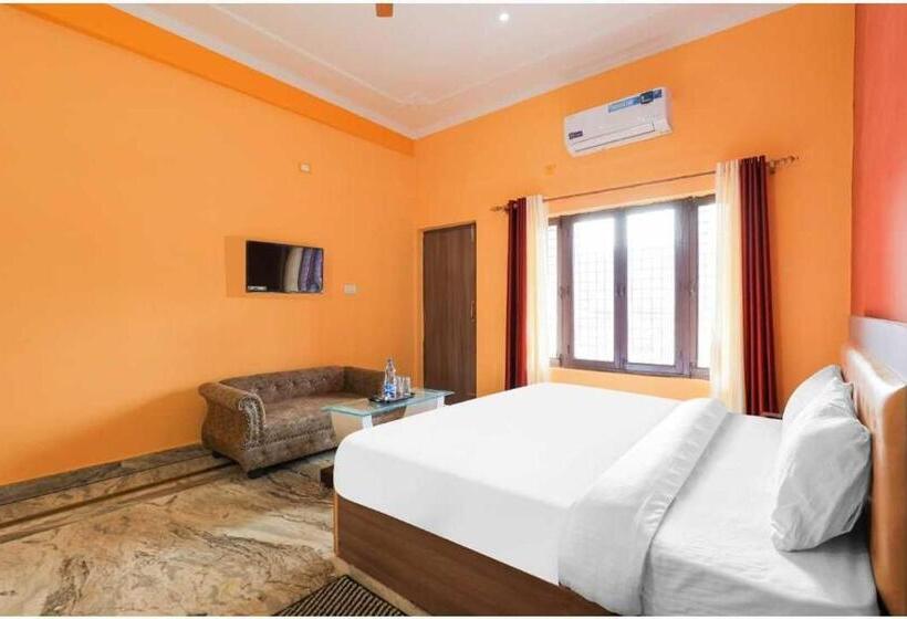 اتاق کلاسیک سه تخته, Collection O Hotel Midnight