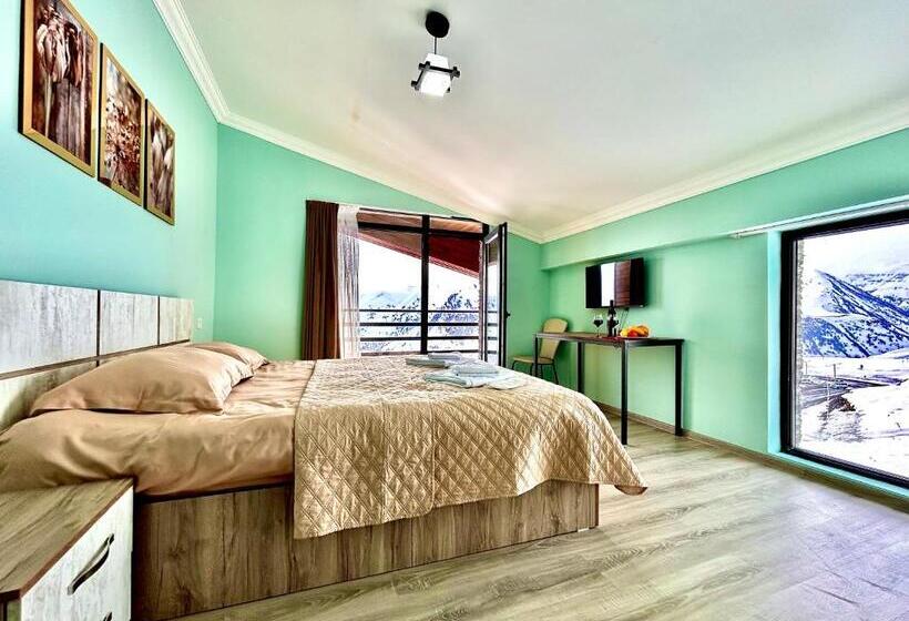 اتاق استاندارد با بالکن, Dandelion Hotel Gudauri
