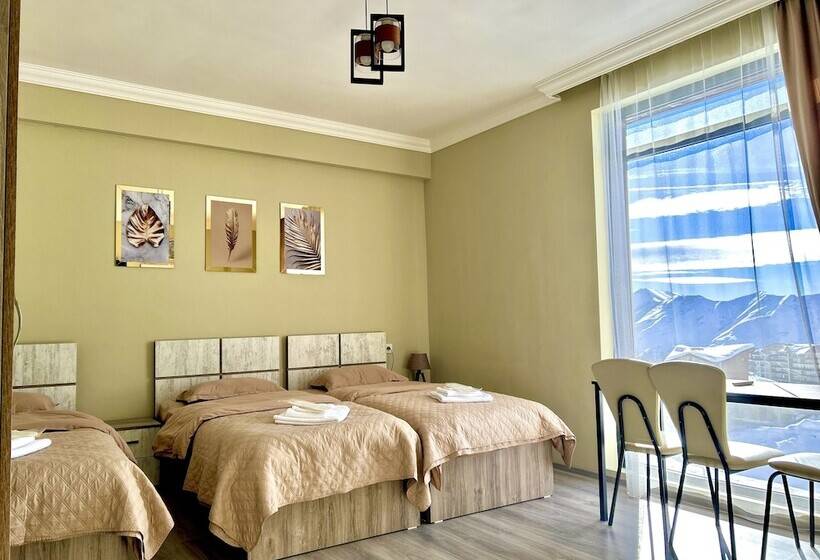 اتاق راحتی سه تخته, Dandelion Hotel Gudauri