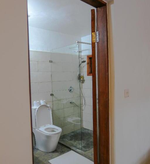 اتاق لوکس با تخت بزرگ, Mbugwe Lodge