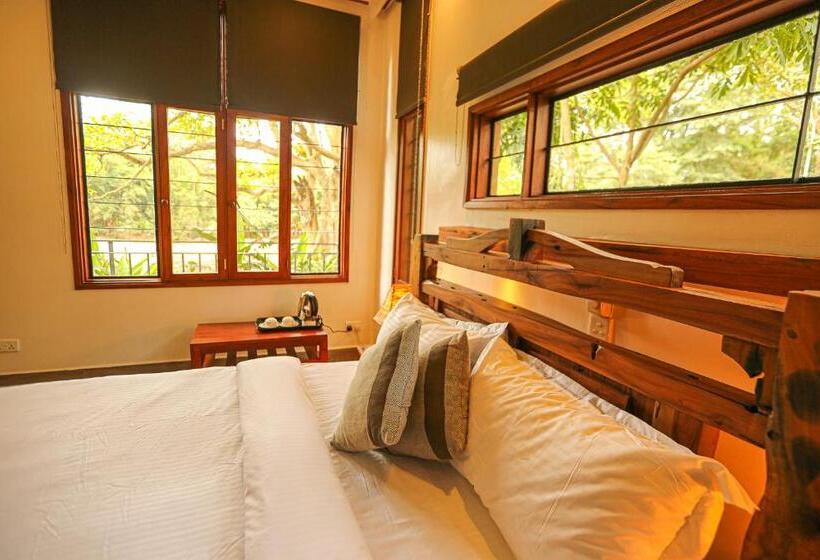 اتاق لوکس با تخت بزرگ, Mbugwe Lodge