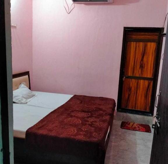 اتاق کلاسیک سه تخته, Oyo 81176 Mahadev Paying Guest House