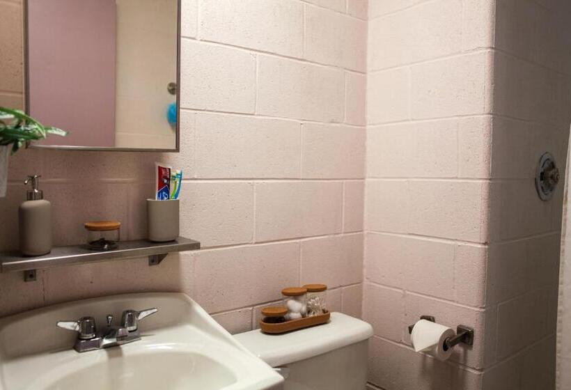 اتاق استاندارد یک نفره, Residence & Conference Centre   Timmins