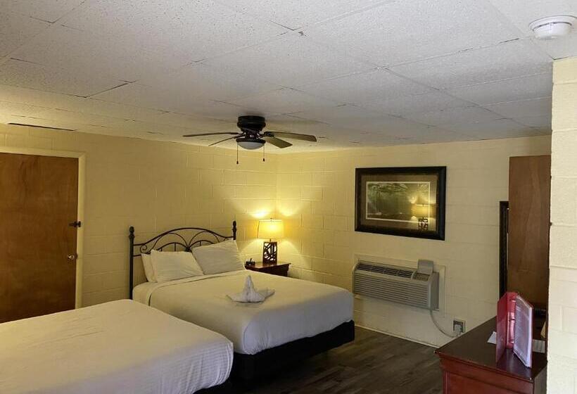 اتاق استاندارد چهار تخته, Ji1, King Guest Room At The Joplin Inn At Entrance To The Resort Hotel Room