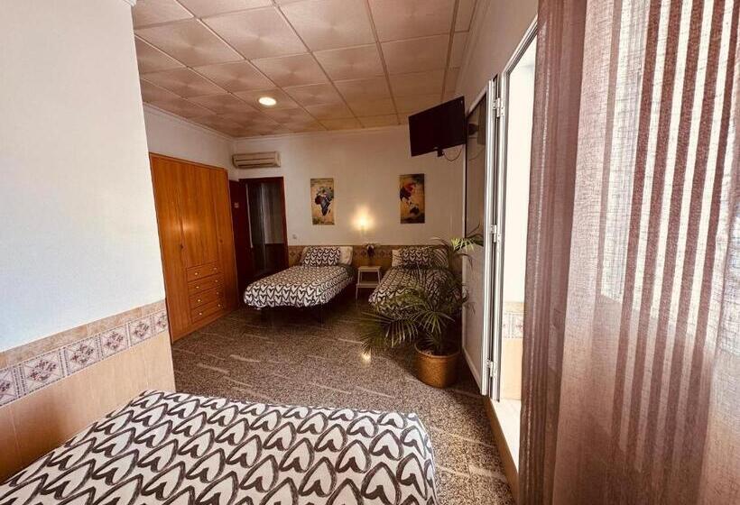 اتاق استاندارد سه نفره, Aire De Los Alcores Hostal