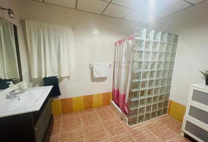 اتاق استاندارد سه نفره, Aire De Los Alcores Hostal