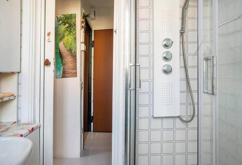 اتاق استاندارد با سرویس بهداشتی مشترک, Casa Zuccherino