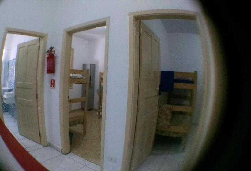 اتاق استاندارد چهارنفره با سرویس بهداشتی مشترک, Hostel Casa 6