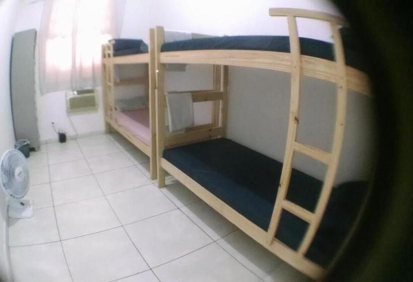 اتاق استاندارد چهارنفره با سرویس بهداشتی مشترک, Hostel Casa 6