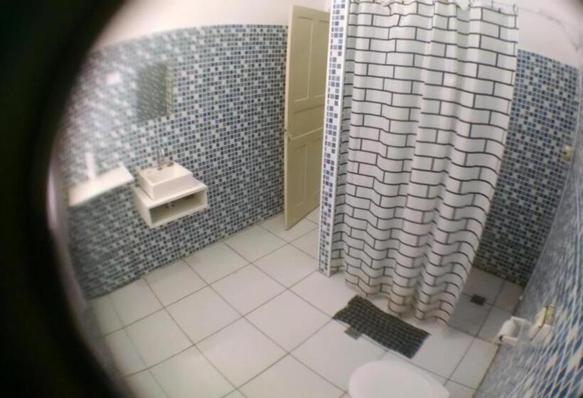 اتاق استاندارد چهارنفره با سرویس بهداشتی مشترک, Hostel Casa 6