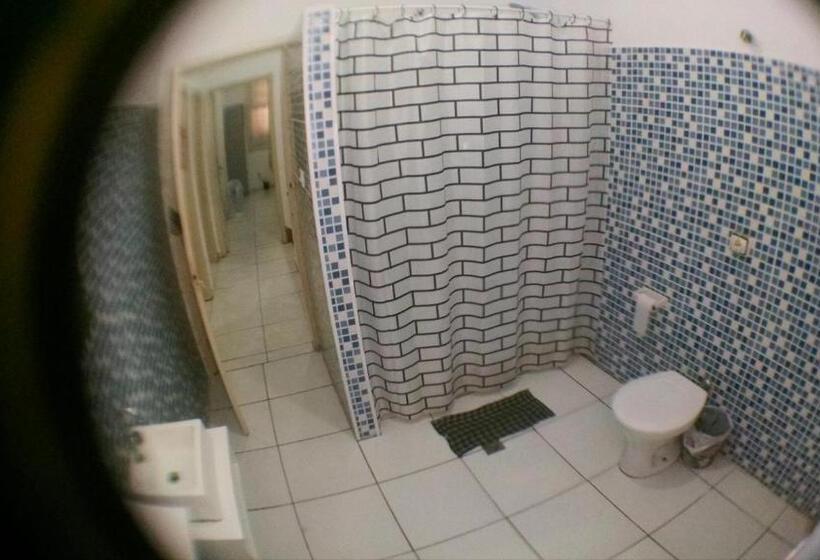 اتاق استاندارد چهارنفره با سرویس بهداشتی مشترک, Hostel Casa 6