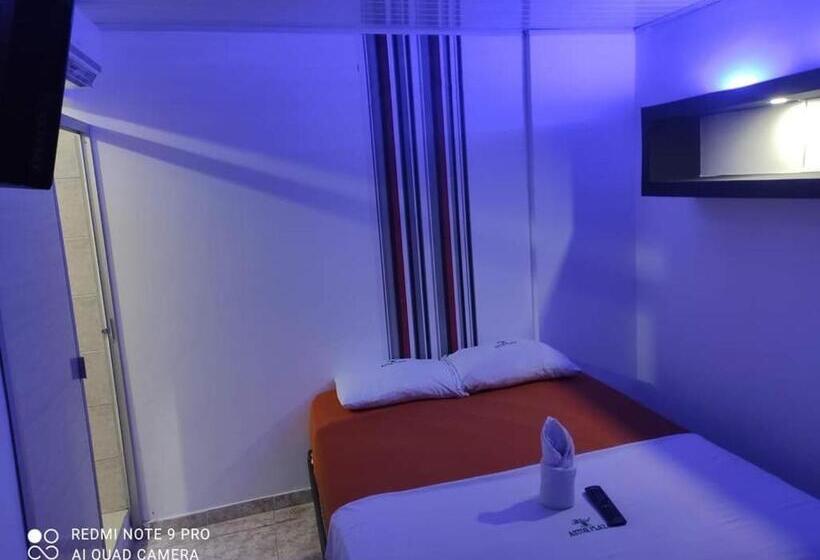 اتاق لوکس, Astor Plaza