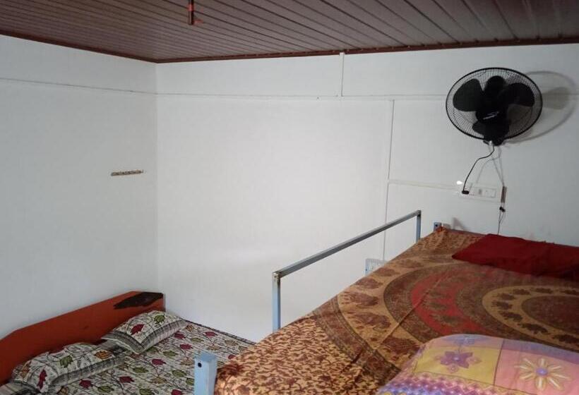 اتاق اکونومی, Gundappa Cafe Gokarna Kudle Beach