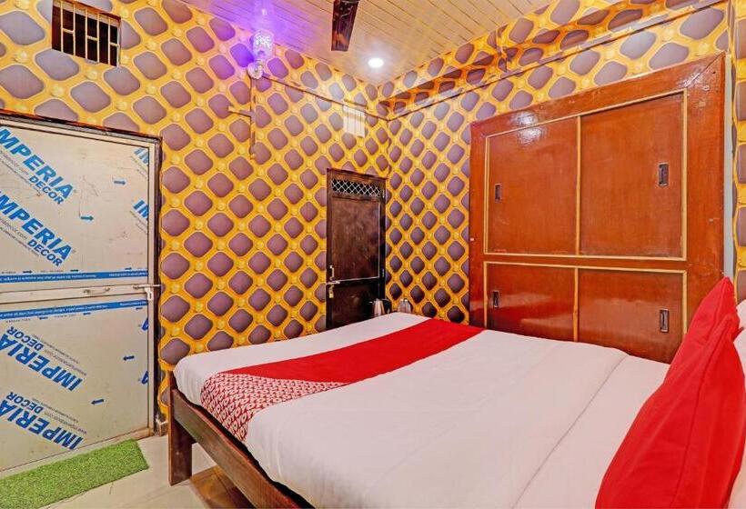 اتاق کلاسیک سه تخته, Oyo Flagship Manjushree P Guest House