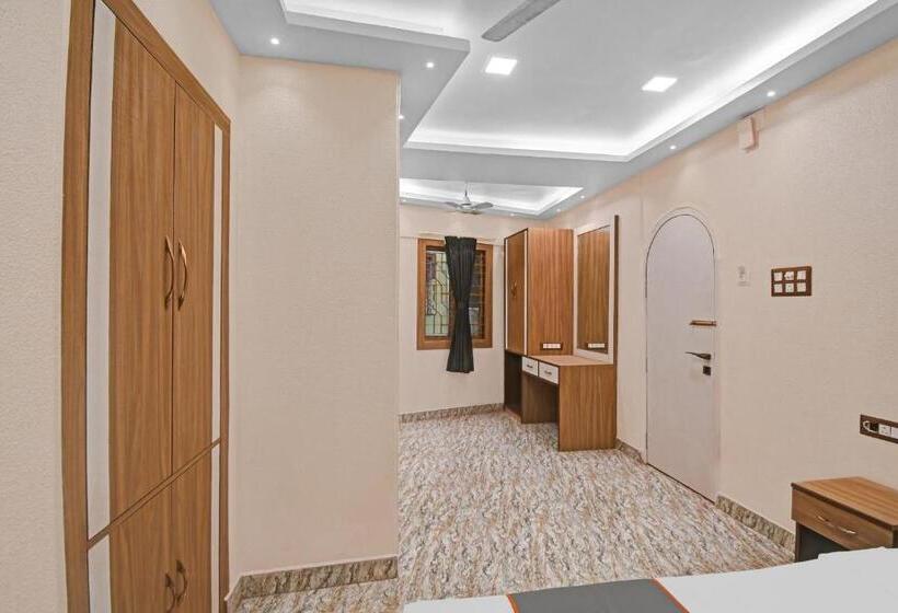 اتاق کلاسیک سه تخته, Oyo Flagship Prithvi Residency