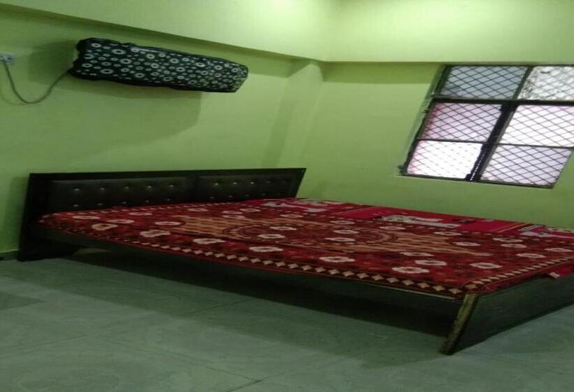 اتاق کلاسیک سه تخته, Oyo Shri Veni Madhav