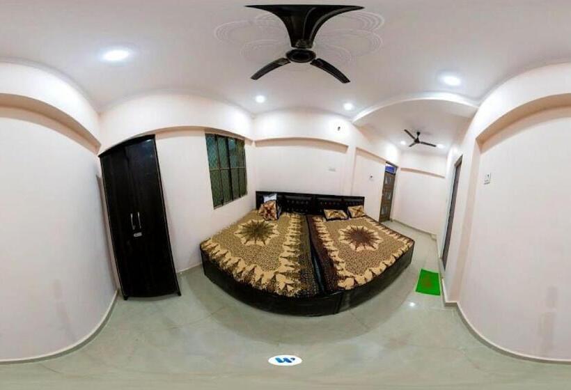 اتاق کلاسیک سه تخته, Oyo Shri Veni Madhav