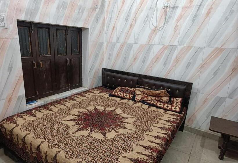 اتاق کلاسیک سه تخته, Oyo Shri Veni Madhav