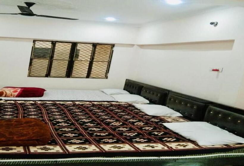 اتاق کلاسیک سه تخته, Oyo Shri Veni Madhav