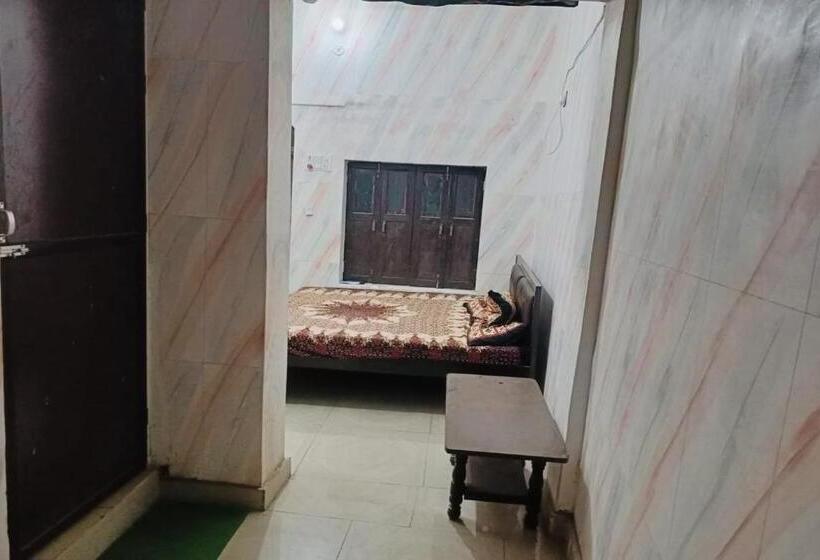 اتاق کلاسیک سه تخته, Oyo Shri Veni Madhav
