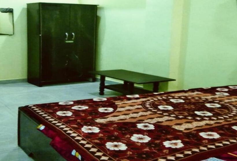 اتاق کلاسیک سه تخته, Oyo Shri Veni Madhav