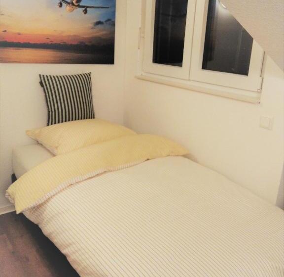 اتاق استاندارد یک نفره, Sroom Stuttgart Flughafen Messe