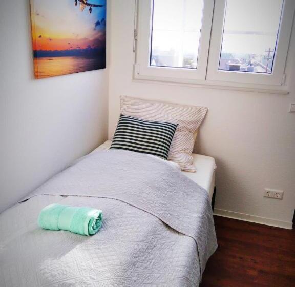 اتاق استاندارد یک نفره, Sroom Stuttgart Flughafen Messe
