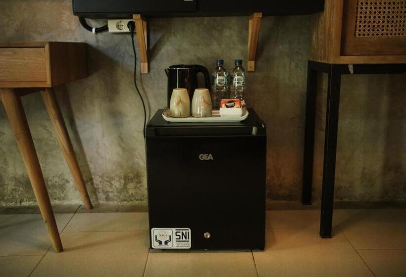 اتاق استاندارد با چشم‌انداز استخر, West Room At Semadi Living
