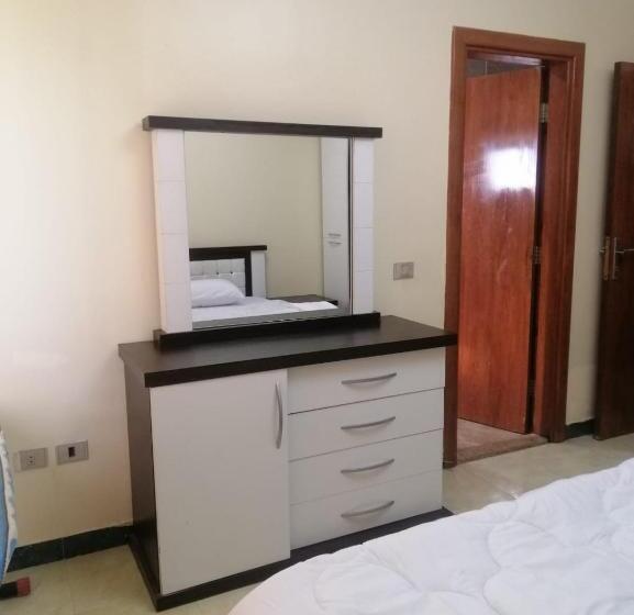سوییت جونیور با چشم‌انداز استخر, Sunny Lakes Resort , Revira Plus Apartment