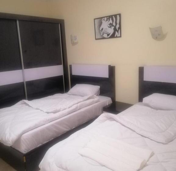 سوییت جونیور با چشم‌انداز استخر, Sunny Lakes Resort , Revira Plus Apartment