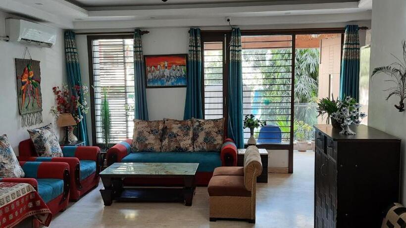 اتاق لوکس با بالکن, Sunrise B&b