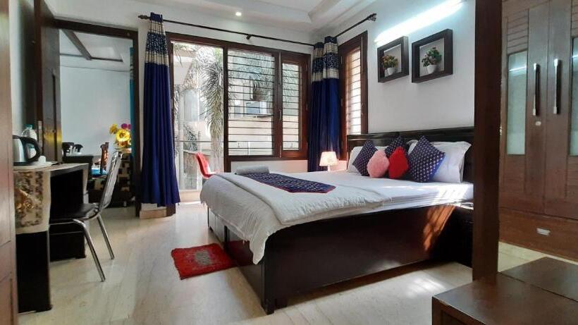 اتاق لوکس با بالکن, Sunrise B&b