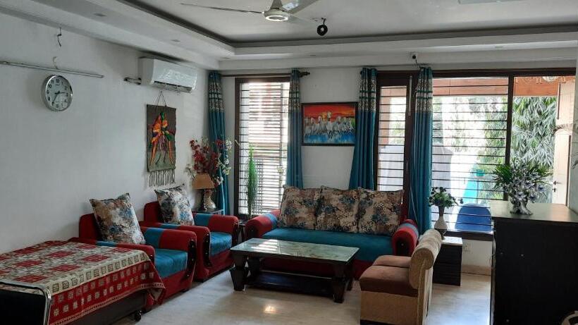 اتاق لوکس با بالکن, Sunrise B&b