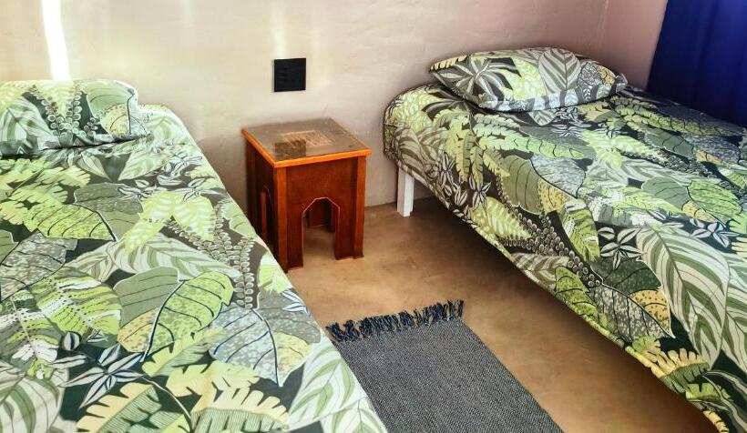 اتاق استاندارد با سرویس بهداشتی مشترک, Moonsong Accommodation & Camping