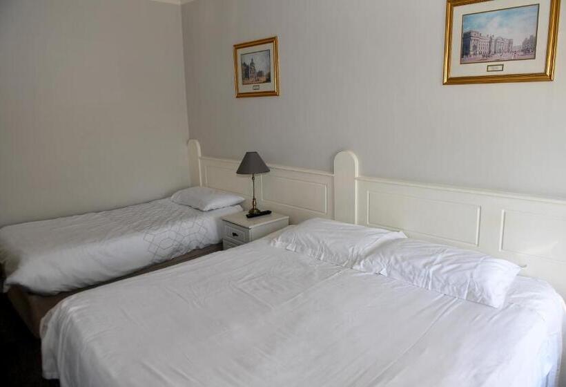 اتاق راحتی سه تخته, Railway House Guest House