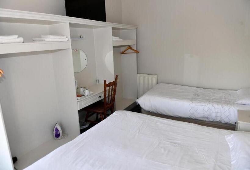 اتاق راحتی سه تخته, Railway House Guest House