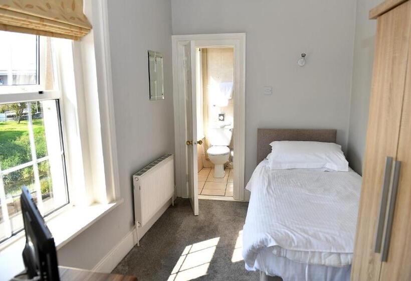 اتاق استاندارد یک نفره, Railway House Guest House