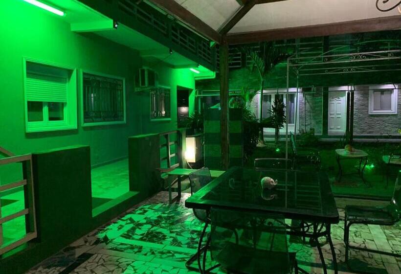 استودیو استاندارد با چشم‌انداز باغ, Fengshui Residence