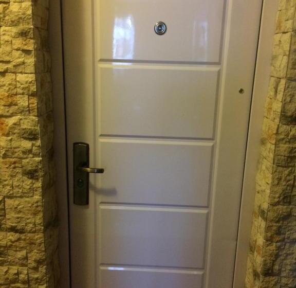 اتاق ساده سه‌ نفره, Hostel Arijana
