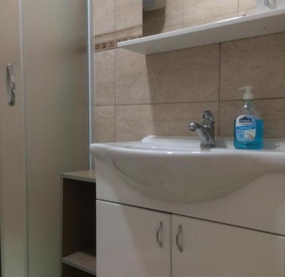 اتاق استاندارد, Hostel Arijana