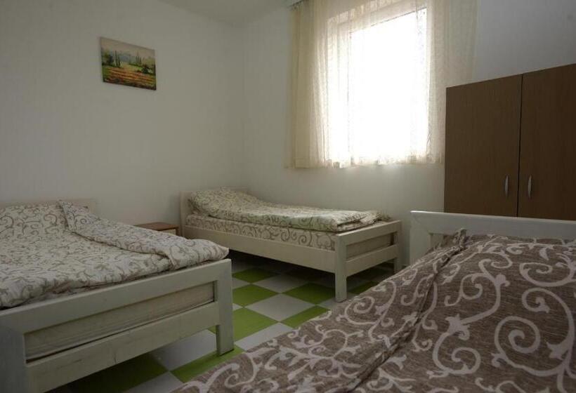 اتاق استاندارد, Hostel Arijana