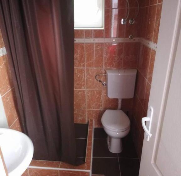 اتاق استاندارد یک نفره, Hostel Arijana