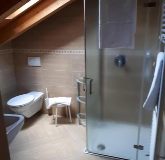 اتاق استاندارد چهارنفره با بالکن, Garni Eden Bed And Breakfast