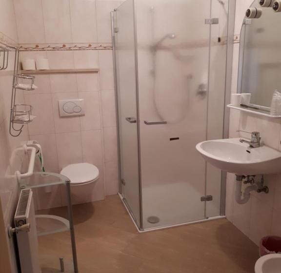 اتاق استاندارد چهارنفره با بالکن, Garni Eden Bed And Breakfast