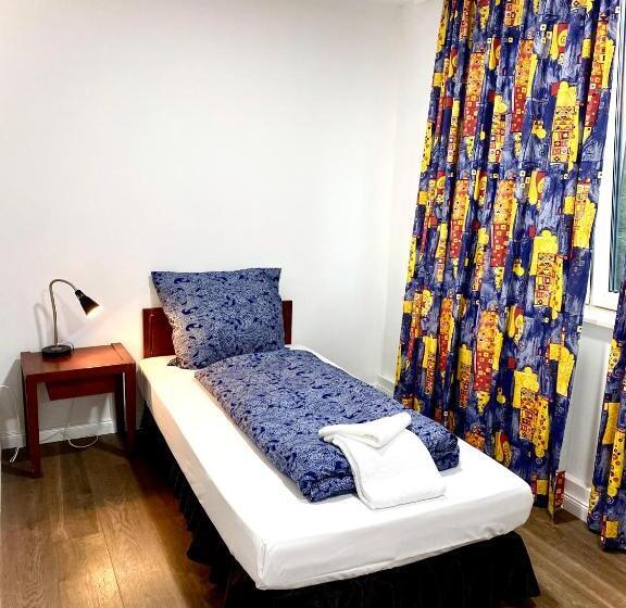 اتاق استاندارد یک نفره, Hamburg Inn