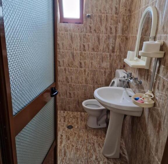 اتاق استاندارد سه نفره, Restaurant Savoja