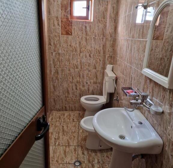 آپارتمان 2 خوابه, Restaurant Savoja