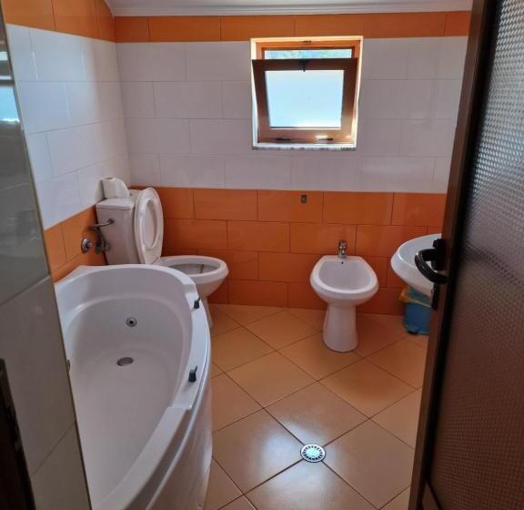 آپارتمان 2 خوابه, Restaurant Savoja