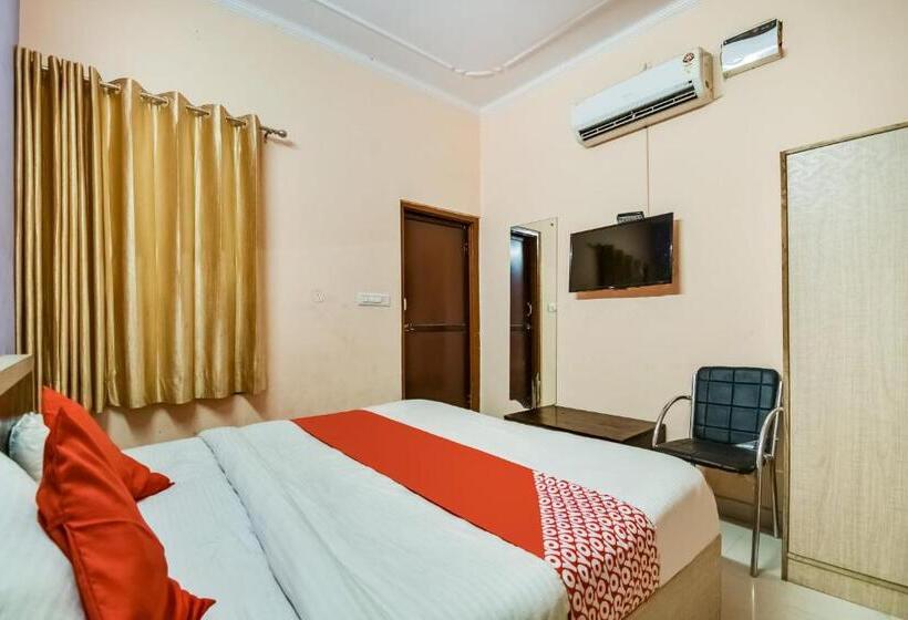 اتاق کلاسیک سه تخته, Oyo Flagship Hotel Ganesham
